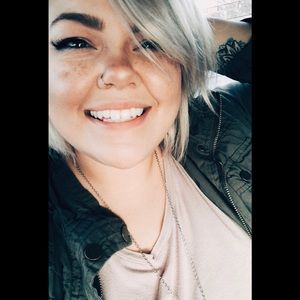 Meet your Posher, Abigail